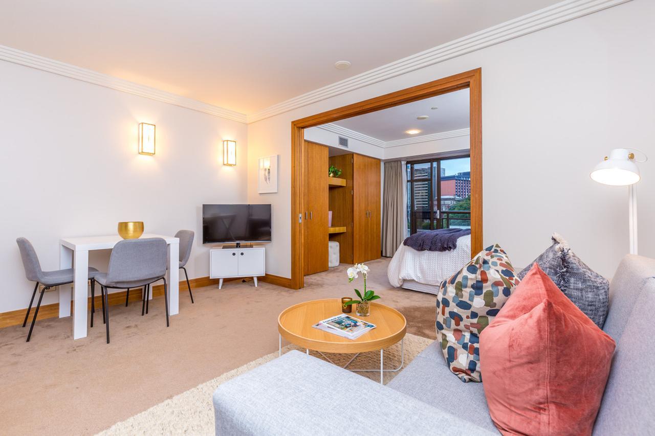 Stylish Central City Apartment With Pool And Gym Auckland Kültér fotó