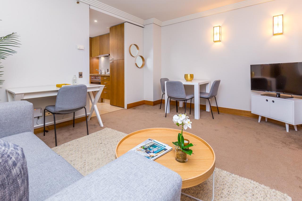 Stylish Central City Apartment With Pool And Gym Auckland Kültér fotó