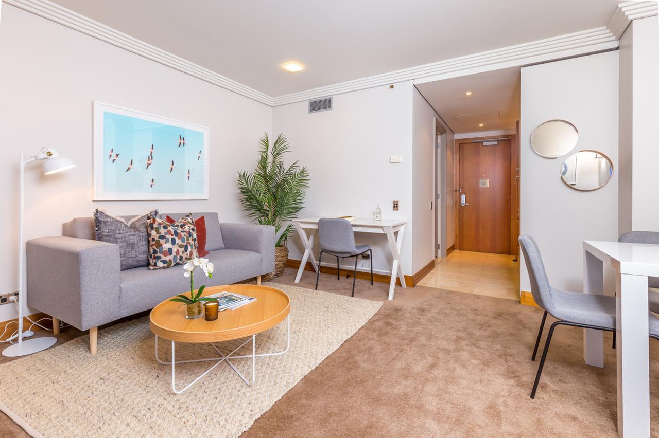 Stylish Central City Apartment With Pool And Gym Auckland Kültér fotó